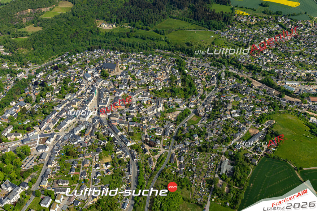 Das Luftbild der Stadt Schneeberg wurde 2022 vom Flugzeug heraus erstellt (keine Drohnen-Aufnahmen) Aufnahmehöhe ca.450 Meter- hohe Bildauflösung und Druck-Qualität. Garantiert!