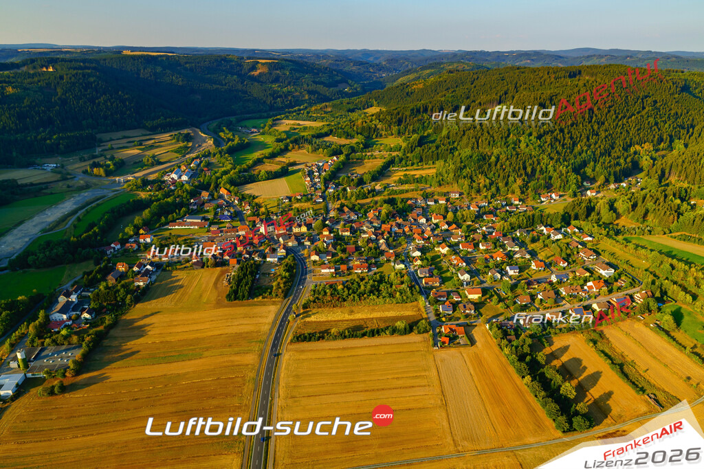 Die Luftbildaufnahme Zeyern - Marktrodach wurde 2018 mittels Flugzeug (keine Drohne) erstellt. Perfekte Schärfe und Druck- Auflösung- Garantiert!