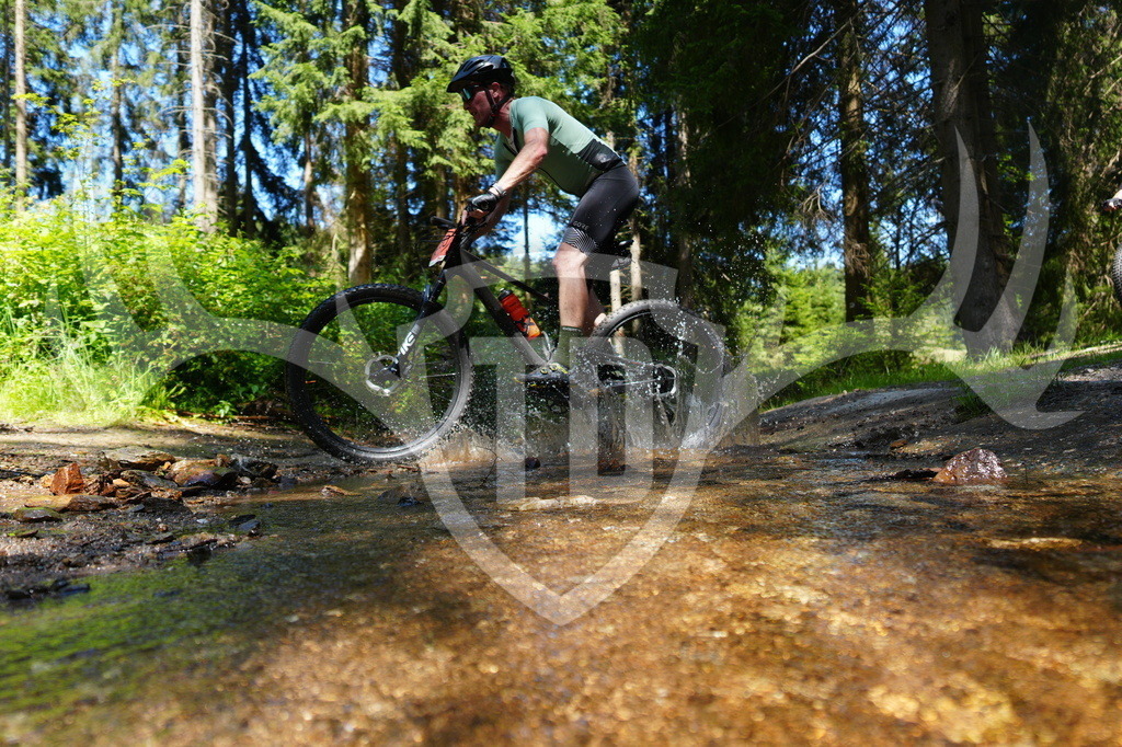 FC605061 | Fotogalerie der Treibjagd im Dunkelwald - Dein MTB Etappenrennen im Erzgebirge - Realisiert mit Pictrs.com