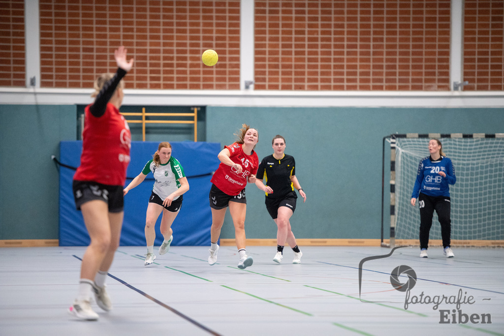 SG FriPe-TV Neerstedt | Oberliga Frauen; SG FriPe (rot)-TV Neerstedt (weiß) am 04.02.2023; in Petersfehn (Sporthalle Im Schulpacken), Photo: Philip Eiben 2023 - Realisiert mit Pictrs.com