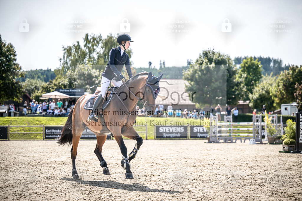 DOS_7411 | Entdecke hochwertige Reitturnierfotos von Foto Oger. Professionell, emotional und authentisch – jetzt Lieblingsmomente im Shop bestellen. - Realisiert mit Pictrs.com