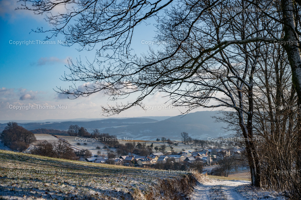 Winter_Schnee_Winterkasten_Fotografie_Thomas-Neu-15 | Winterliche Landschaft bei Winterkasten nahe Lindenfels: Raureif und Schnee überziehen Felder und Wiesen an einem klaren Wintertag im Odenwald.Foto: Thomas Neu