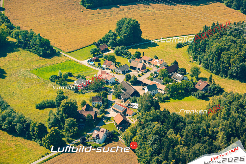 Das Luftbild zeigt : Gebertshofen Lauterhofen - Die Luftaufnahme wurde 2024 vom UL-Flugzeug aus erstellt ( keine Drohne ) - Hochauflösende Luftaufnahme - Für grossformatige Ausdrucke geeignet. Die Geschenkidee !Mit Lizenz und Bildrechte bestellbar