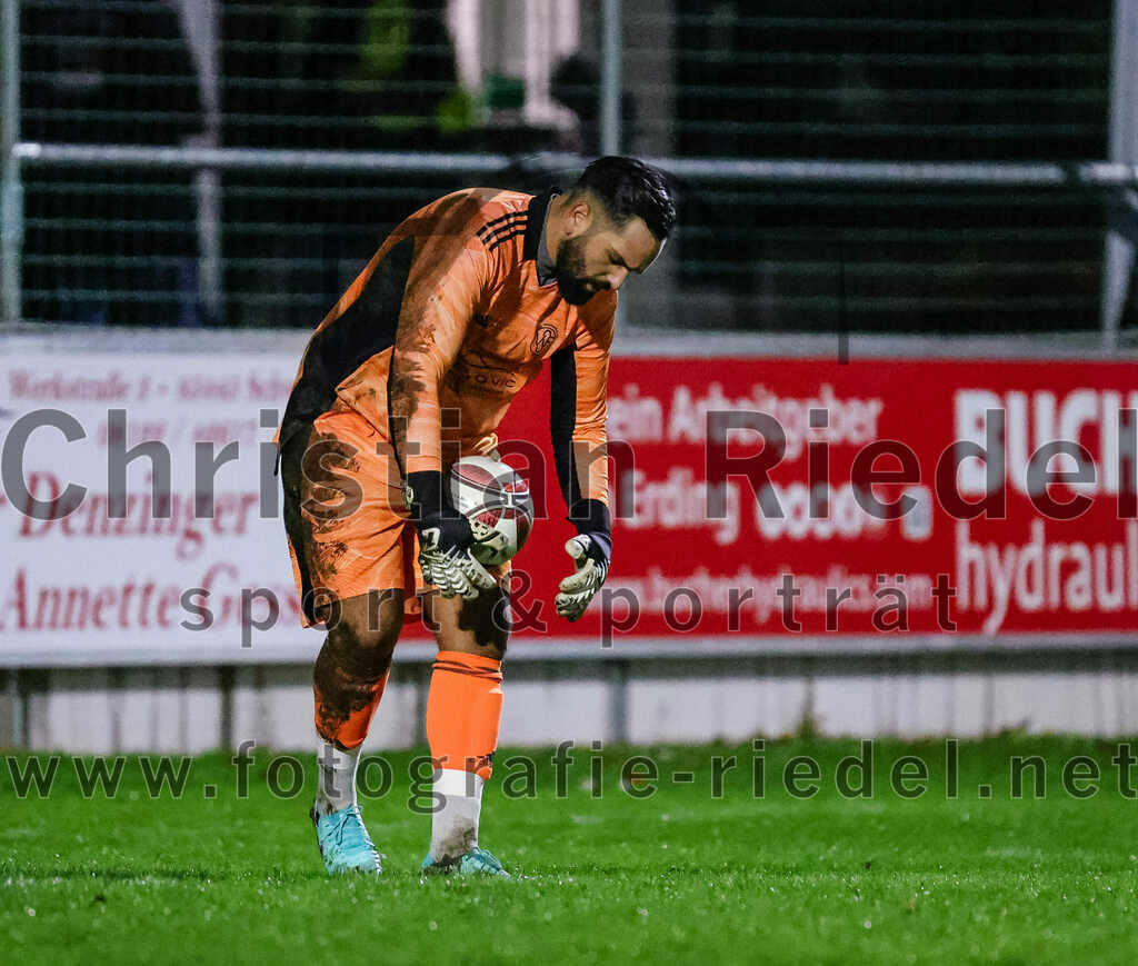 2023-11-17_051_FC_Schwaig_gegen_SpVgg_Feldmoching | Oberding, Deutschland, 17.11.2023:
Fußball, Landesliga Südost 2023 / 2024, 21. Spieltag, FC Schwaig gegen SpVgg Feldmoching, Endergebnis: 1:1

Torwart Semih Cakmakci (SpVgg Feldmoching, #1)

Foto: Christian Riedel / fotografie-riedel.net