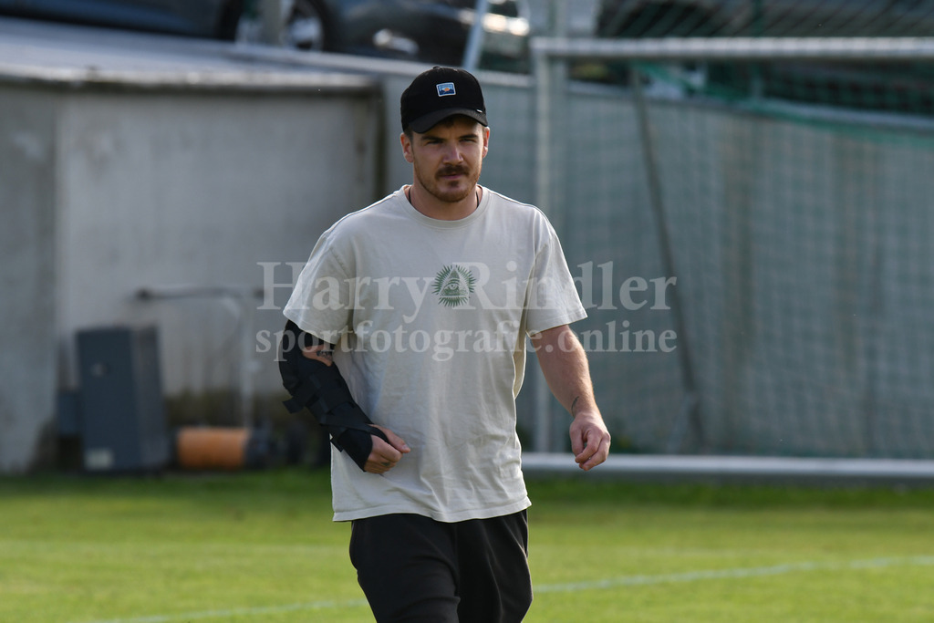 Bezirksliga Ost: SpVgg Ruhmannsfelden : FC Künzing | Christian Seidl ( FC Künzing) der verletzte Torjäger  - Realisiert mit Pictrs.com
