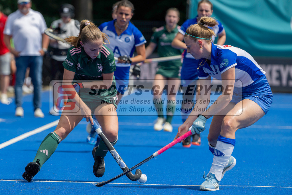 Final4_20250531-1421-Z09_2772 | Krefeld, Deutschland, 31.05.2025:  Feldhockey Final4 2025 – „Deutsche Feldhockey-Meisterschaften 2025“ im Gerd-Wellen-Hockeyanlage am 31.05.2025 in Krefeld, Deutschland. (Foto von Kramhöller/Fehrmann/Kaste)Krefeld, Germany, 31.05.2025: Feldhockey Final4 2025 – „Deutsche Feldhockey-Meisterschaften 2025“ in Gerd-Wellen-Hockeyanlage at 31.05.2025 in Krefeld, Deutschland. (Foto from Kramhöller/Fehrmann/Kaste)