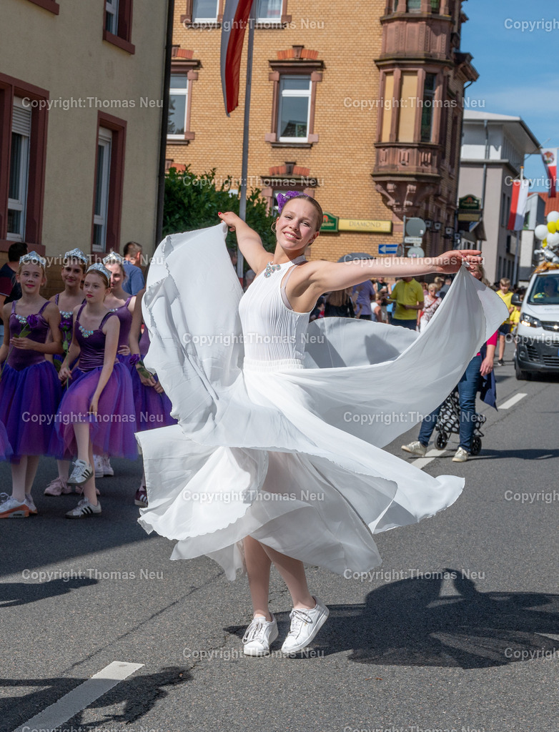 14_Winzerfestumzug-Bensheim | bbe, Bensheim, Winzerfestunmzug 2025, Balettstudio Leonor,  Leonor,, Bild: Thomas Neu