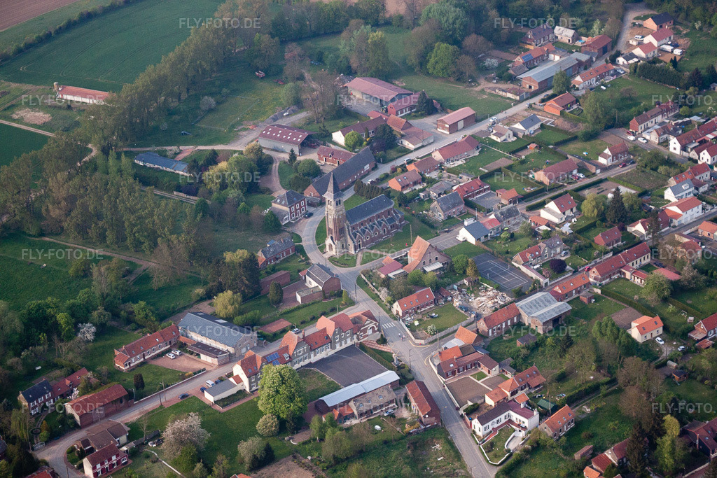 Luftbild: Ortsansicht in Courcelles-le-Comte im Bundesland Pas-de-Calais in Frankreich. Foto: IMG_40080.jpg vom 17.04.2011 durch Werner Riehm/FLY-FOTO.de