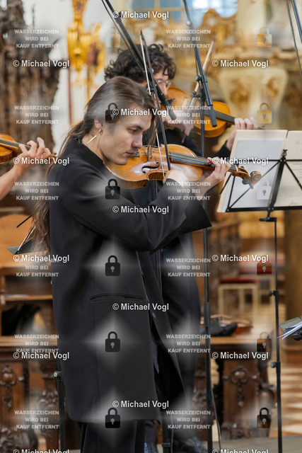 TAM25_K.10__Michael-Vogl_008_6087 | Tage Alter Musik Regensburg K.10 Basilika Unserer Lieben Frau zur Alten Kapelle The Beggar’s Ensemble (Frankreich) Elite de bons mots Meister des französischen Barocks Rameau – Royer – Boismortier – Leclair Augustin Lusson Solovioline, Leitung Foto: Michael Vogl