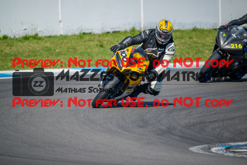 MaZZes-Fotomatrix-20260523-119412 | GRUEN