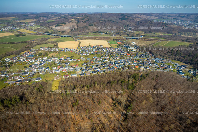 Arnsberg220302236 | Luftbild, Waldgebiet mit Ortsteil Rumbeck und Blick zur Autobahn A46, Rumbeck, Arnsberg, Sauerland, Nordrhein-Westfalen, Deutschland