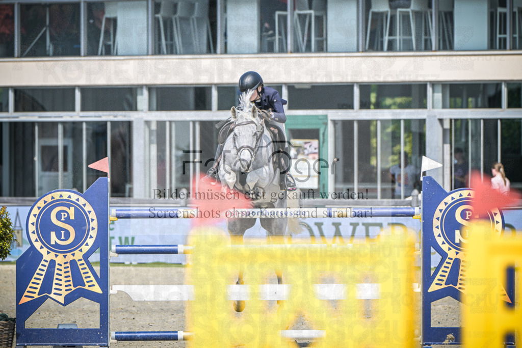 DOS_6574 | Entdecke hochwertige Reitturnierfotos von Foto Oger. Professionell, emotional und authentisch – jetzt Lieblingsmomente im Shop bestellen.Deutschlandweite Turnierfotografie. - Realisiert mit Pictrs.com