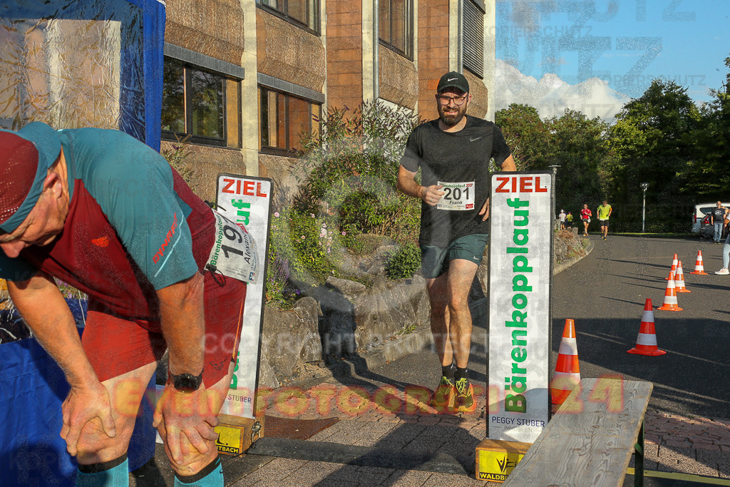 250801_1927_EX1_7974 | Sportfotografie im Rhein-Sieg Kreis, Köln, Bonn, NRW, Rheinland Pfalz, Hessen, etc. Unser Tätigkeitsfeld umfasst den Laufsport vom Volkslauf über den Marathon, Duathlon, Triathon bis zum Ultralauf wie Kölnpfad Ultra oder Schindertrail.