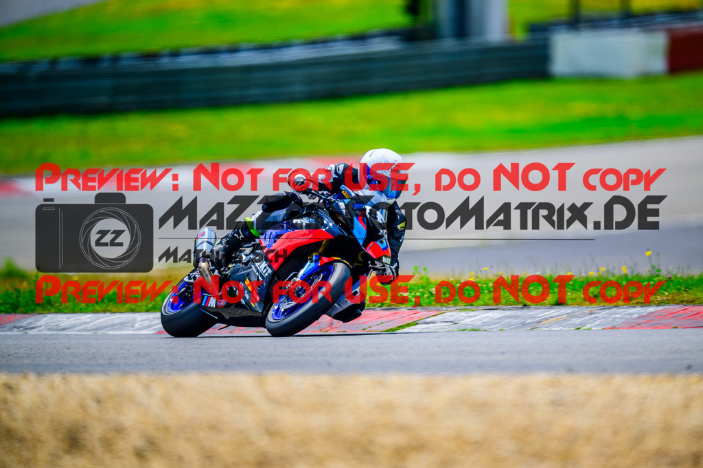 MaZZes_FotoMatrix_240717_6007705_9778 | WEISS