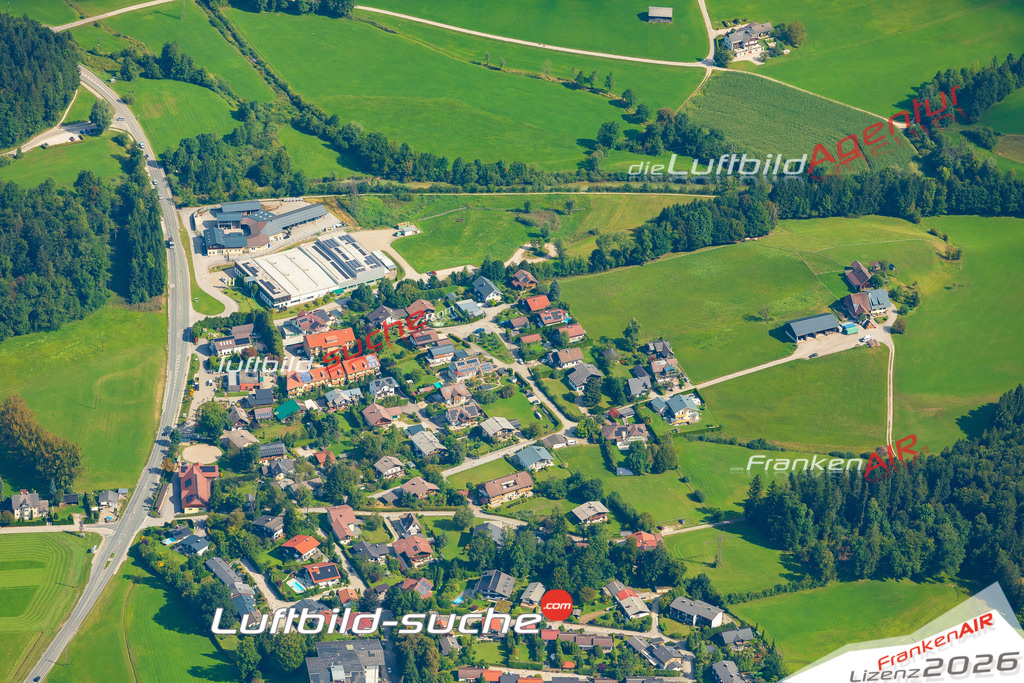 Luftaufnahme von Strobl - Die Luftaufnahme wurde 2025 vom UL-Flugzeug heraus erstellt ( keine Drohne ) - Hochauflösende Luftaufnahme - für professionelle Ausdrucke geeignet. Die Geschenkidee !Mit Lizenz und Bildrechte bestellbar