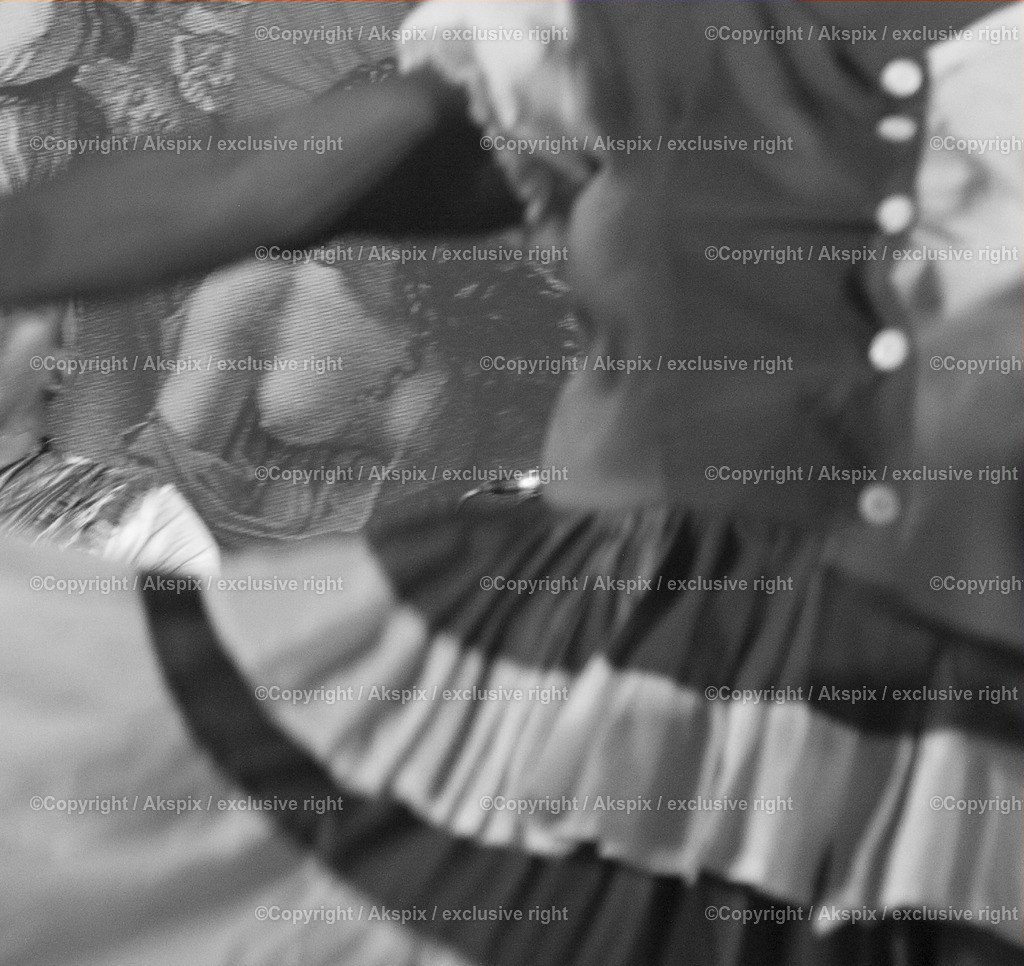 b_dance_MG_8356-4-Ekig_Part-3 | Die Bildagentur Akspix ist eine Online-Bildagentur und bietet professionelles und kreatives Bildmaterial Royalty free und Rights Managed. Bildarchiv Akspix bietet eine große Auswahl an kreativen und klassischen Motiven.Frankfurt Fotograf, Fotoshooting