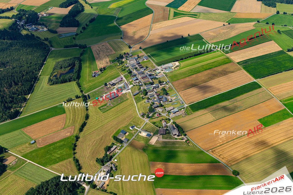 Aktuelles Luftbild von Reicholdsgrün Kirchenlamitz Kauf mit Lizenz / Bildrechten möglich- Die Luftaufnahme wurde 2021 mittels UL-Flugzeug erstellt ( keine Drohne ) - hochauflösende Kamera-Systeme von  Canon -Beste Qualität - Für grossformatige Ausdrucke geeignet. Die Geschenkidee !