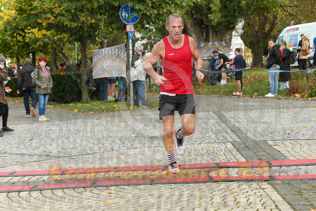 241020_1105_EX1_0948 | Sportfotografie im Rhein-Sieg Kreis, Köln, Bonn, NRW, Rheinland Pfalz, Hessen, etc. Unser Tätigkeitsfeld umfasst den Laufsport vom Volkslauf über den Marathon, Duathlon, Triathon bis zum Ultralauf wie Kölnpfad Ultra oder Schindertrail.