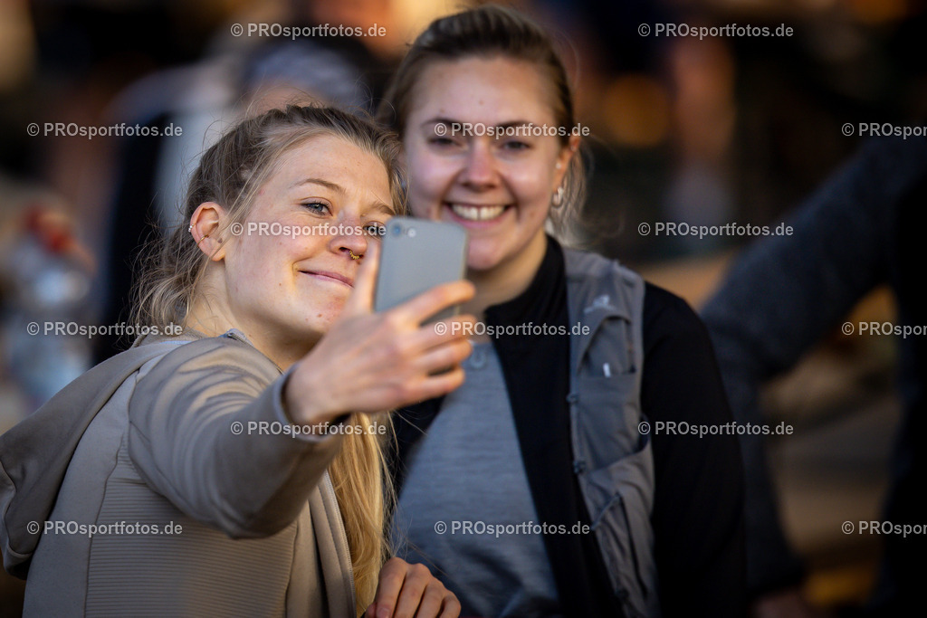 21. ASV Nachtlauf; Koeln, 08.05.24 | Impressionen vom 21. ASV Nachtlauf am 08.05.24 am Tanzbrunnen in Koeln. Foto: BEAUTIFUL SPORTS/Axel Kohring