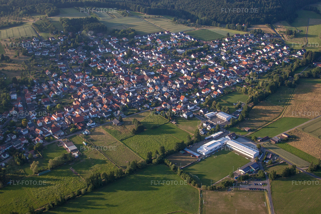 Luftbild: Dorfansicht im Ortsteil Hain-Gründau in Gründau im Bundesland Hessen in Deutschland. Foto: IMG_68615.jpg vom 21.06.2014 durch Werner Riehm/FLY-FOTO.de