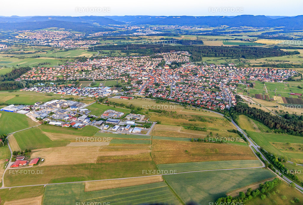 Stadtansicht aus Nordwesten | Luftbild: Stadtansicht aus Nordwesten in Geislingen im Bundesland Baden-Württemberg in Deutschland. Foto: IMG_148646.jpg vom 25.06.2025 durch Werner Riehm/FLY-FOTO.de - Realisiert mit Pictrs.com