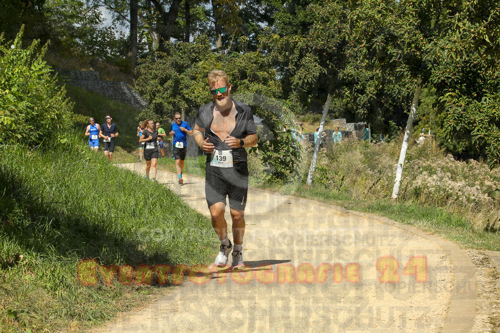 250824_1238_EX1_0011 | Sportfotografie im Rhein-Sieg Kreis, Köln, Bonn, NRW, Rheinland Pfalz, Hessen, etc. Unser Tätigkeitsfeld umfasst den Laufsport vom Volkslauf über den Marathon, Duathlon, Triathon bis zum Ultralauf wie Kölnpfad Ultra oder Schindertrail.