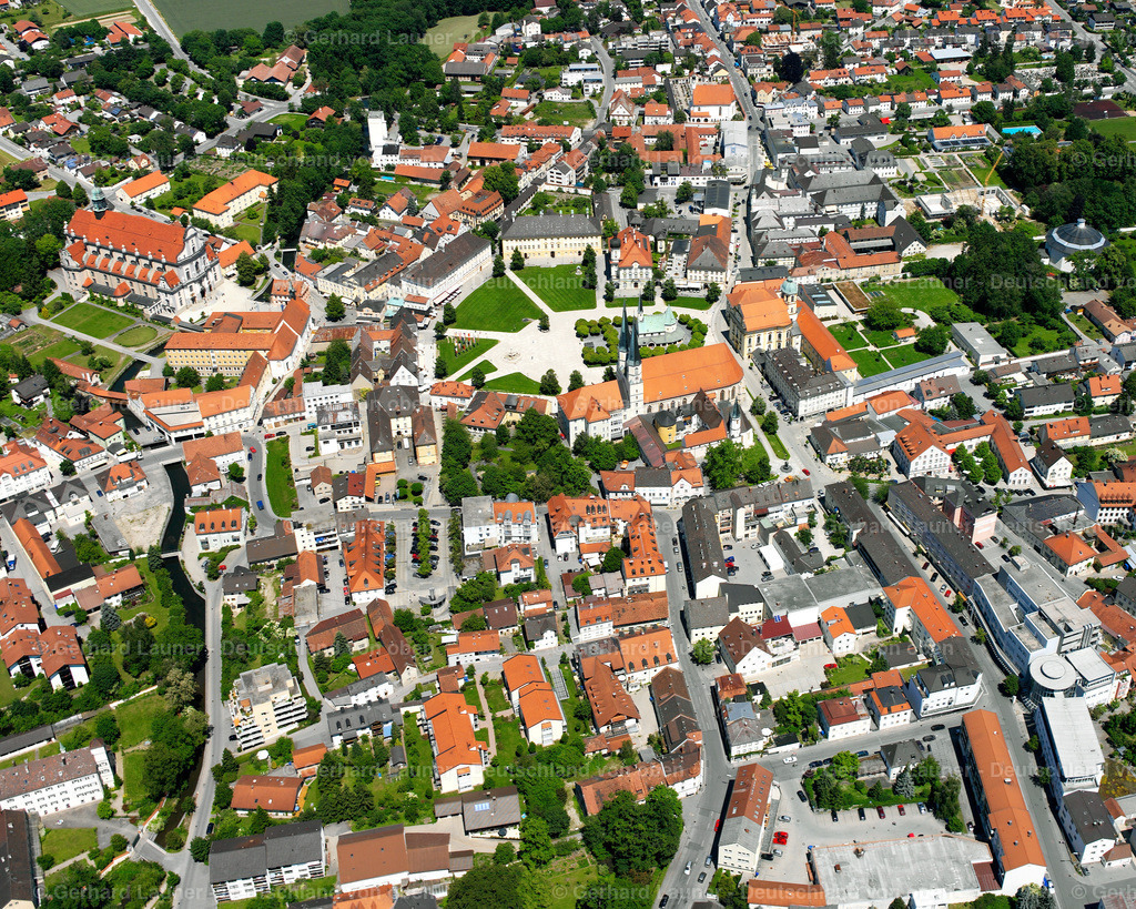 2600562 | ALTöTTING 09.06.2006 Stadtansicht des Innenstadtbereiches  in Altötting im Bundesland Bayern, Deutschland // City view on down town  in Altötting in the state Bavaria, Germany Foto: Gerhard Launer