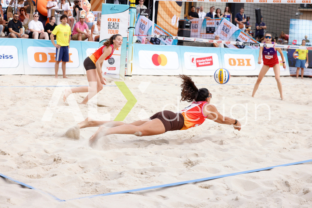 Obi BeachTour 2026 - Basel | BASEL, SWITZERLAND - JULY 18: SHANA ZOBRIST (SUI) during the Obi BeachTour 2026 match between ZOBRIST / LUTZ (SUI) and FLÜCKIGER / DEMIERRE (SUI) at Barfüsserplatz on July 18, 2026 in Basel, Switzerland. - Realisiert mit Pictrs.com