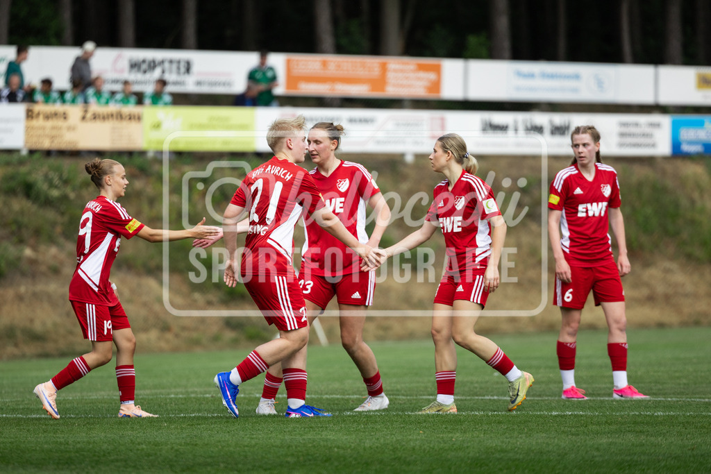 Fußball I Frauen I Testspiel I SpVg Aurich - DJK Arminia Ibbenbüren I 15261 | realhellocedii - Realisiert mit Pictrs.com