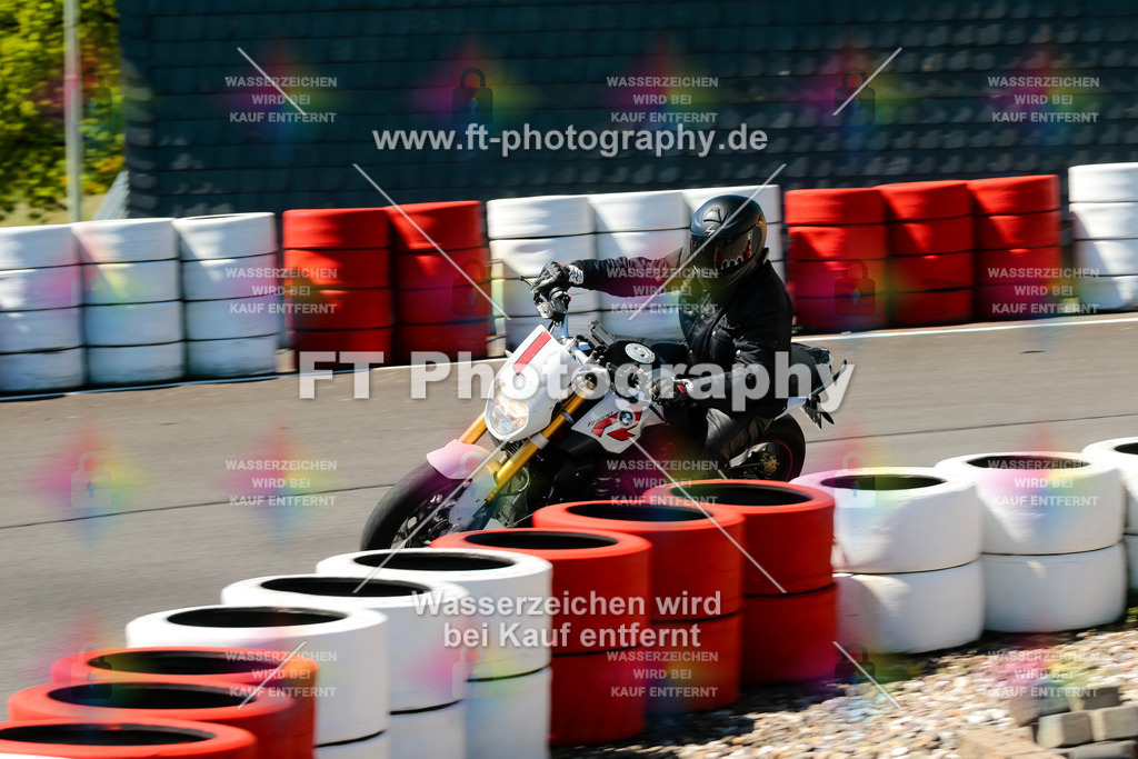 Moto-TeamOBK-22264 | Hier findet Ihr Bilder von Touristenfahrten auf der Nürburgring Nordschleife oder von anderen Veranstaltungen die ich besucht habe. Viel Spass beim Durch Schauen 