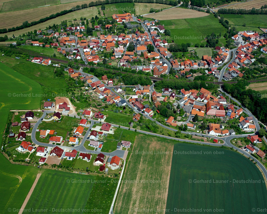 2634216 | WESTHAUSEN 09.06.2006 Wohngebiet einer Einfamilienhaus- Siedlung  in Westhausen im Bundesland Thüringen, Deutschland // Single-family residential area of settlement  in Westhausen in the state Thuringia, Germany Foto: Gerhard Launer
