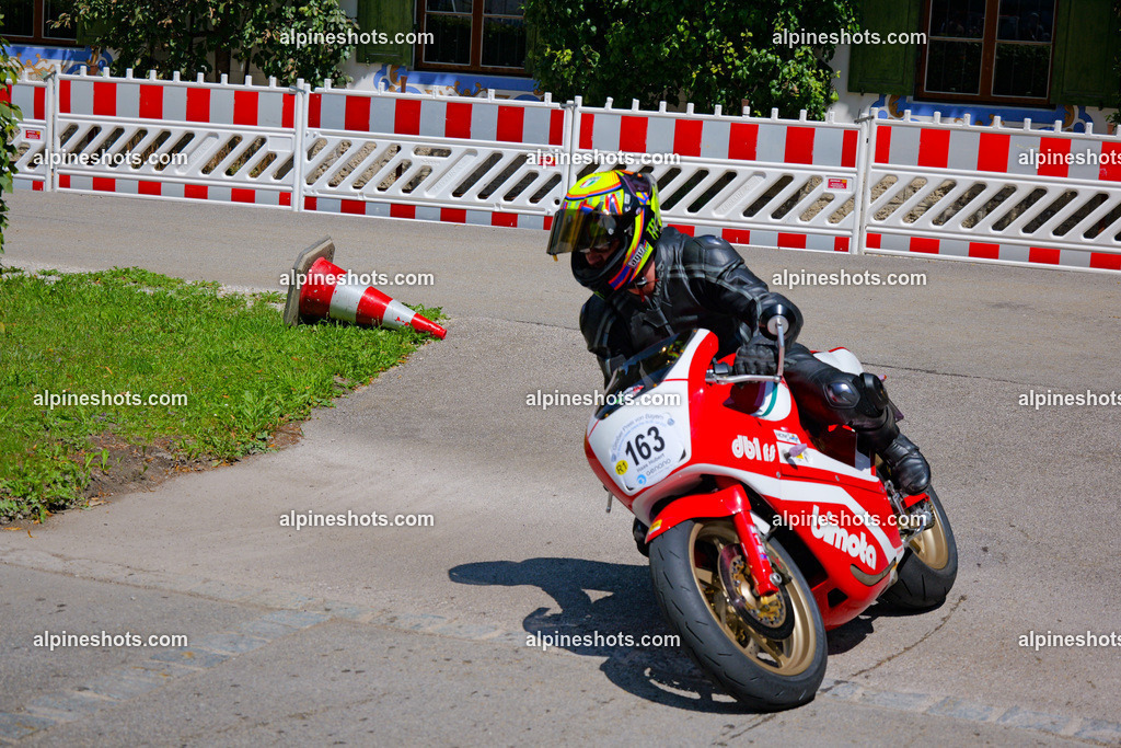 P1036873-2 | Erleben Sie atemberaubende, hochqualitative Fotos Ihrer Fahrt entlang der malerischen Alpenstraßen. Besuchen Sie alpineshots.com, um professionelle Aufnahmen Ihrer unvergesslichen Reise zu finden und zu kaufen - Realisiert mit Pictrs.com