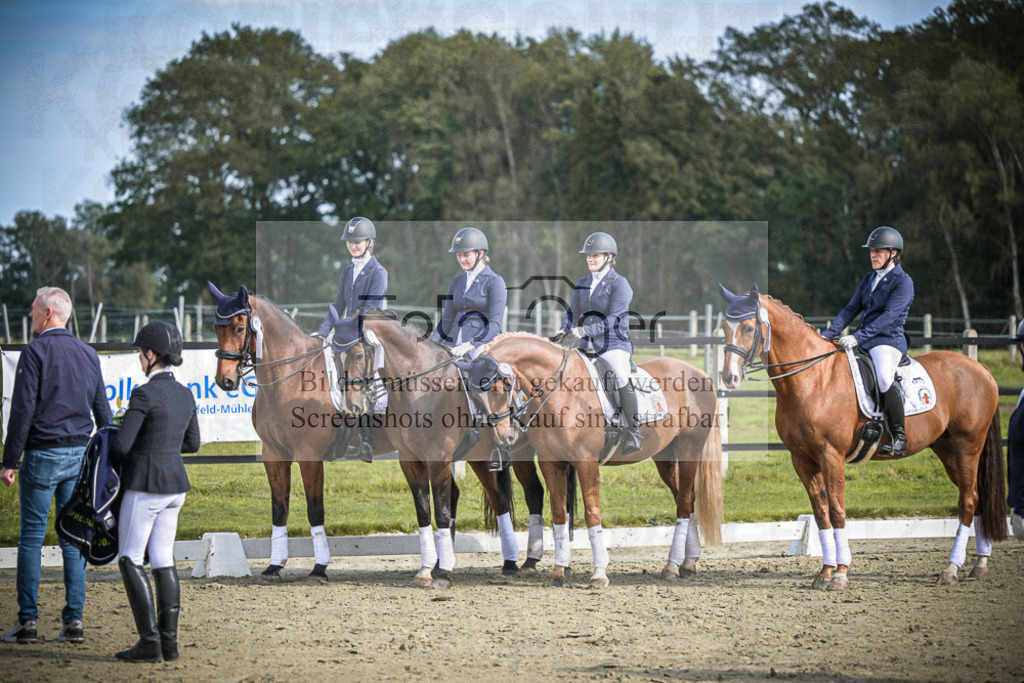 DOS_0058 | Entdecke hochwertige Reitturnierfotos von Foto Oger. Professionell, emotional und authentisch – jetzt Lieblingsmomente im Shop bestellen.Deutschlandweite Turnierfotografie. - Realisiert mit Pictrs.com