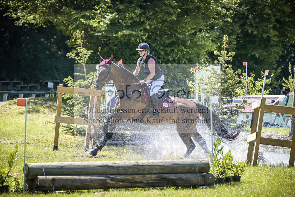 DOS_7242 | Entdecke hochwertige Reitturnierfotos von Foto Oger. Professionell, emotional und authentisch – jetzt Lieblingsmomente im Shop bestellen.Deutschlandweite Turnierfotografie. - Realisiert mit Pictrs.com