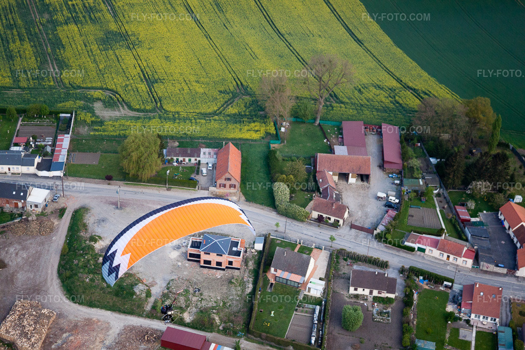 Aerial view: View of the town in Seboncourt in the state Aisne, France.Photo: IMG_40009.jpg taken on 04/17/2011 by Werner Riehm/FLY-FOTO.comResolution of the original: 4752 x 3168 px