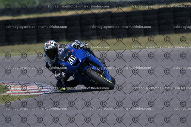 26BT01-1421 | markuskiefer.com - Realisiert mit Pictrs.com