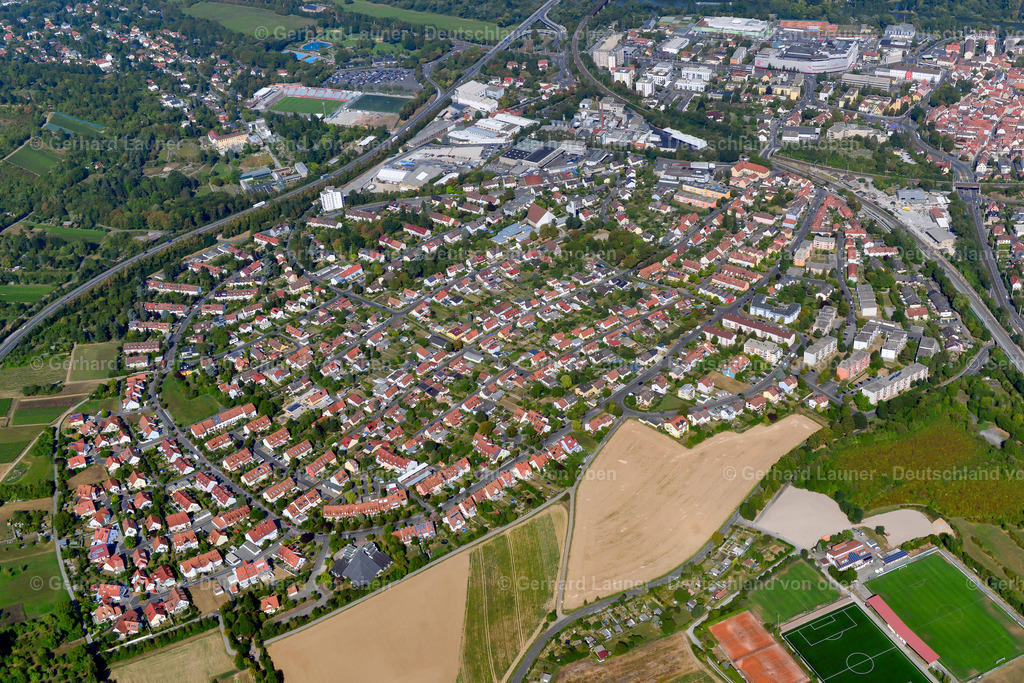 3650696 | HEIDINGSFELD 13.09.2016 Wohngebiet - Mischbebauung der Mehr- und Einfamilienhaussiedlung  in Heidingsfeld im Bundesland Bayern, Deutschland // Residential area - mixed development of a multi-family housing estate and single-family housing estate  in Heidingsfeld in the state Bavaria, Germany Foto: Gerhard Launer