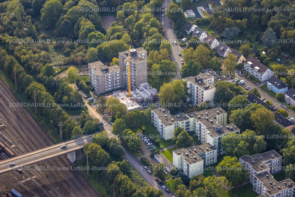 Hagen230903693 | Luftbild, Hochhaus-Wohnsiedlung Johann-Gottlieb-Fichte-Straße, Baustelle mit Neubau Wohnhaus, Brücke Nöhstraße, Vorhalle, Hagen, Ruhrgebiet, Nordrhein-Westfalen, Deutschland