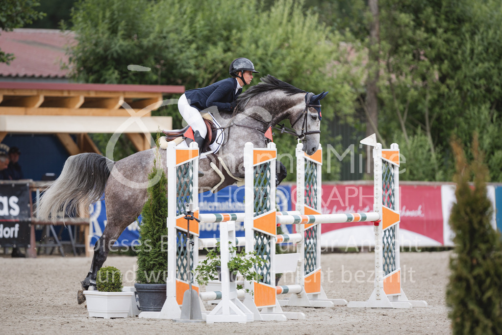 220614_Mühlen_SprPfL-532 | Late Entry Mühlen
Springpferdeprüfung Kl.L 4-7j. gl. Einlaufprüfung für 5j.Pferde
14.06.2022
