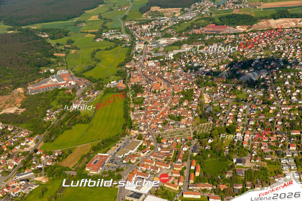 Das Luftbild zeigt :  Langenzenn - Die Luftaufnahme wurde 2024 vom UL-Flugzeug aus erstellt ( keine Drohne ) - Hochauflösende Luftaufnahme - Für grossformatige Ausdrucke geeignet. Die Geschenkidee !Mit Lizenz und Bildrechte bestellbar