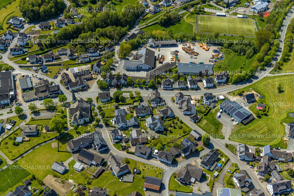Schmallenberg230505970 | Luftbild, St. Hubertus Kirche, Josef Knoche GmbH Bauunternehmen, Sportplatz, Dorlar, Schmallenberg, Sauerland, Nordrhein-Westfalen, Deutschland