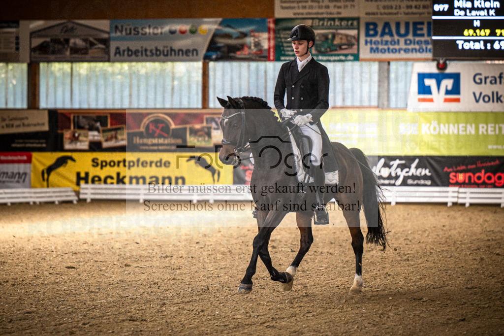 DOS_0872 | Entdecke hochwertige Reitturnierfotos von Foto Oger. Professionell, emotional und authentisch – jetzt Lieblingsmomente im Shop bestellen.Deutschlandweite Turnierfotografie. - Realisiert mit Pictrs.com
