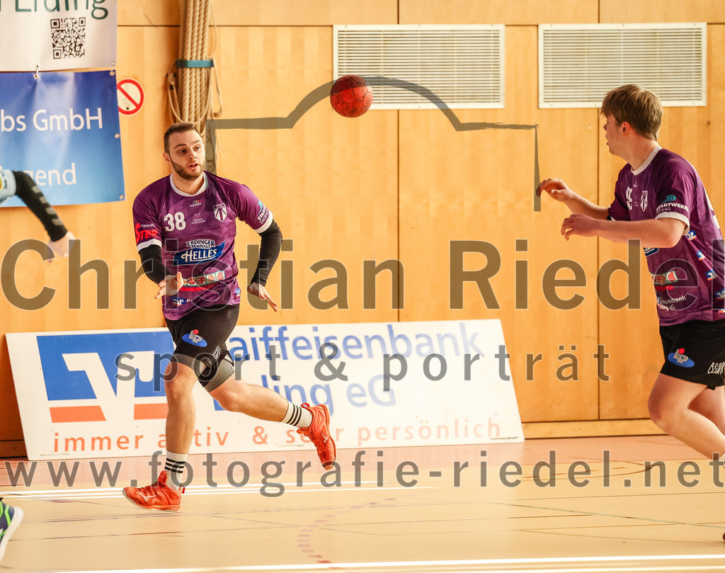 2024-01-28_020_SpVgg_Altenerding_II_gegen_HSG_Schwab-kirchen | Erding, Deutschland, 28.01.2024:
Handball, Bezirksklasse Männer Staffel Süd West 2023 / 2024, 9. Spieltag, SpVgg Altenerding gegen HSG Schwab/kirchen, Endergebnis: 30:24

Florian Schiffel (SpVgg Altenerding, #38)

Foto: Christian Riedel / fotografie-riedel.net