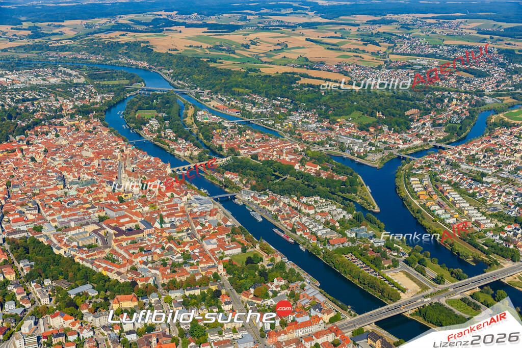 Luftaufnahme von Innenstadt Regensburg Bild- Das Luftbild wurde 2025 vom UL-Flugzeug heraus erstellt ( keine Drohne ) - Hochauflösende Luftaufnahme -Nicht vergleichbar mit Google Maps oder Satelittenbilder- Die Geschenkidee !Mit Lizenz und Bildrechte bestellbar