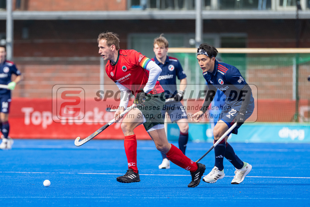 HK_20240323_109890 | 1. Bundesliga Hockey Herren Crefelder HTC - Mannheimer HC am 23.3.2024 Crefelder HTC  Hüttenallee, Krefeld , Niklas Wellen ( Crefelder HTC 10 ) , Dan Nquyen Liong ( Mannheimer HC #22 )