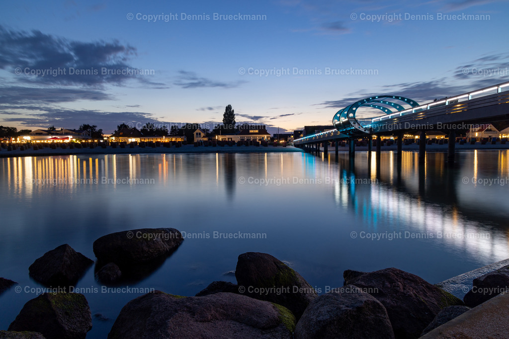 Beleuchtete Seebrücke in Kellenhusen | Dennis-Brueckmann-Fotografie - Realisiert mit Pictrs.com