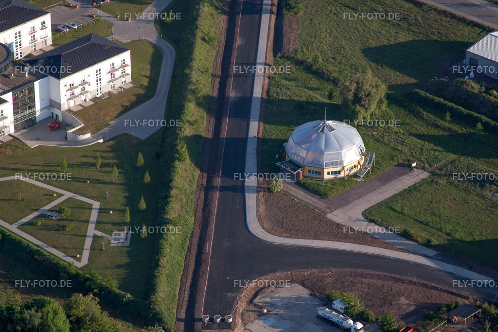 Solar Info Zentrum SIZ | Luftbild: Solar Info Zentrum SIZ im Ortsteil Speyerdorf in Neustadt im Bundesland Rheinland-Pfalz in Deutschland. Foto: IMG_64619.jpg vom 04.05.2014 durch Werner Riehm/FLY-FOTO.de - Realisiert mit Pictrs.com