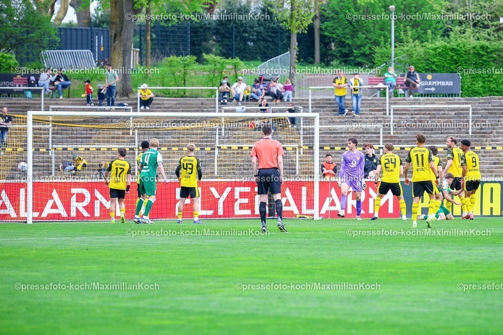 xsefx18042601015 | 18.04.2026, xsefx, Fußball, Regionalliga West, Borussia Dortmund II (U23) - SV Rödinghausen, 30. Spieltag, Stadion Rote Erde, Saison 2025 2026: Tor durch Maximian Hippe. DFB regulations prohibit any use of photographs as image sequences and or quasi-video. Photo: xSabinexEffgenxPressefotoKochx