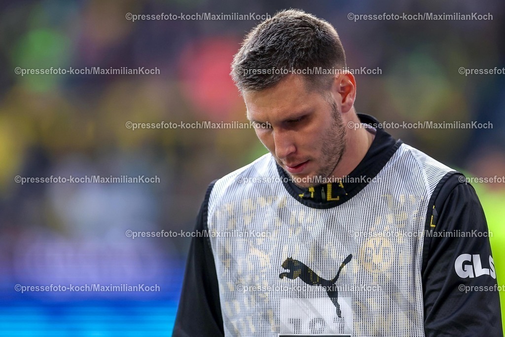 BVB08032502306 | 08.03.2025, Fußball, Borussia Dortmund - FC Augsburg, 1. Fußball Bundesliga, 25. Spieltag, Signal Iduna Park, Saison 2024 2025: Niklas Süle (BVB #25)DFB regulations prohibit any use of photographs as image sequences and or quasi-video.