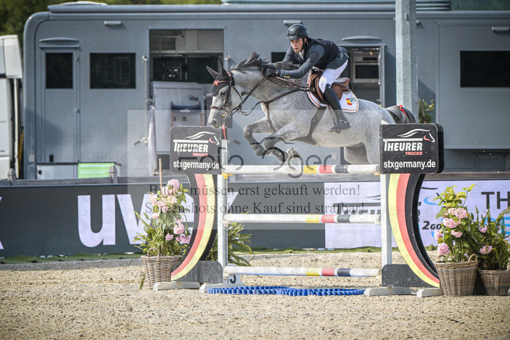 DOS_7772 | Entdecke hochwertige Reitturnierfotos von Foto Oger. Professionell, emotional und authentisch – jetzt Lieblingsmomente im Shop bestellen.Deutschlandweite Turnierfotografie. - Realisiert mit Pictrs.com